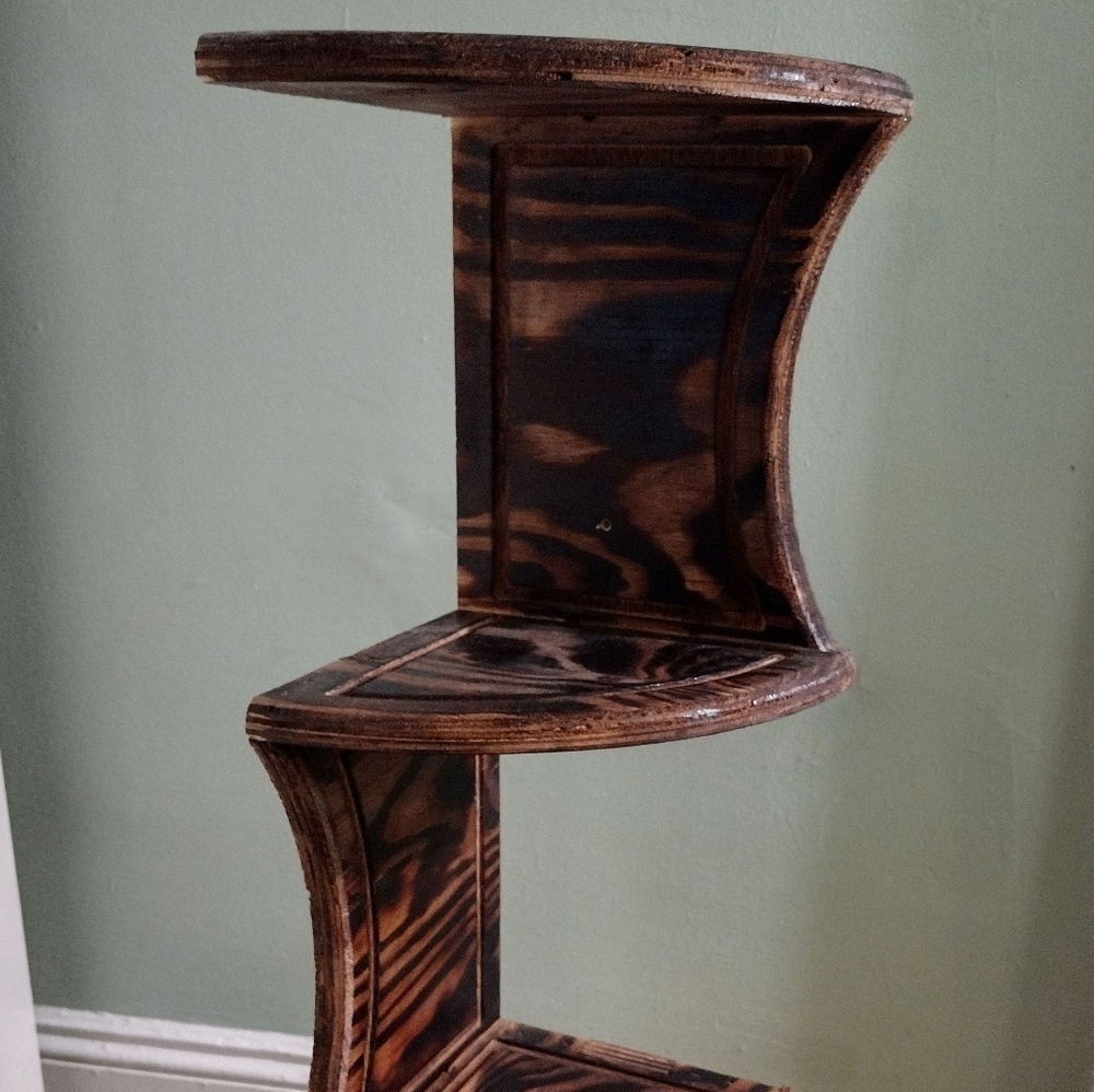 Corner shelf